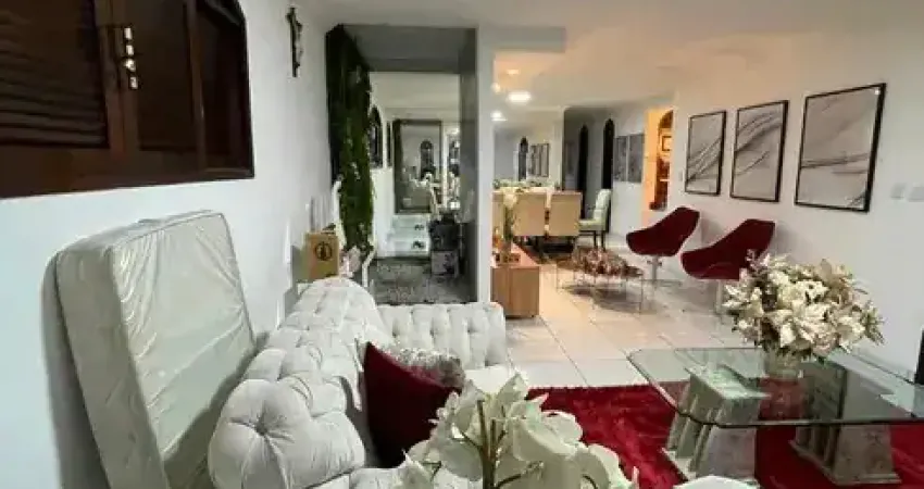 Casa com 3 quartos à venda na Rua Cesimar Borges, 3264, Candelária, Natal