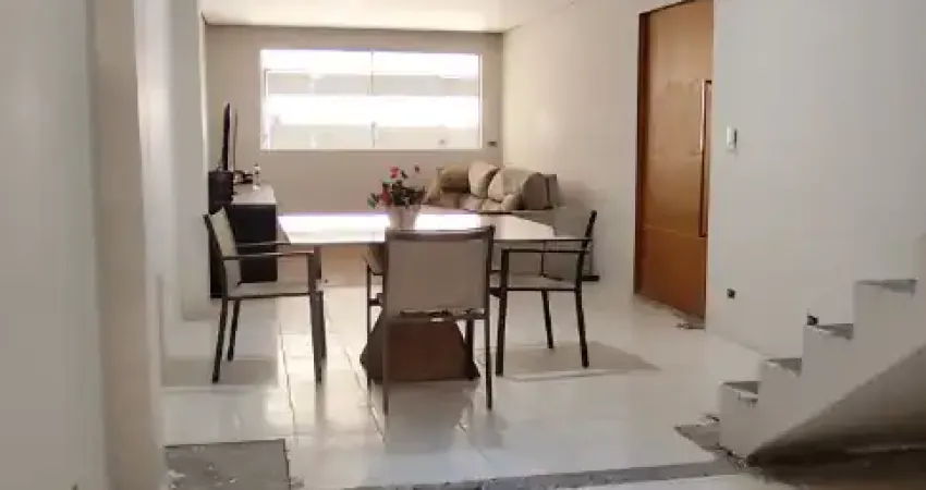Sobrado - casa ampla com área de lazer: piscina e churrasqueira