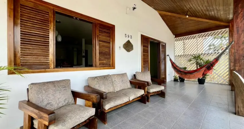 Casa próximo da praia 2 quartos no centro de guaratuba (temporada)