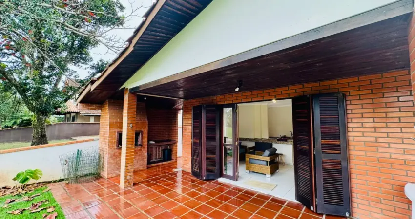 Casa com 3 quartos em condomínio com piscina estoril guaratuba (temporada)
