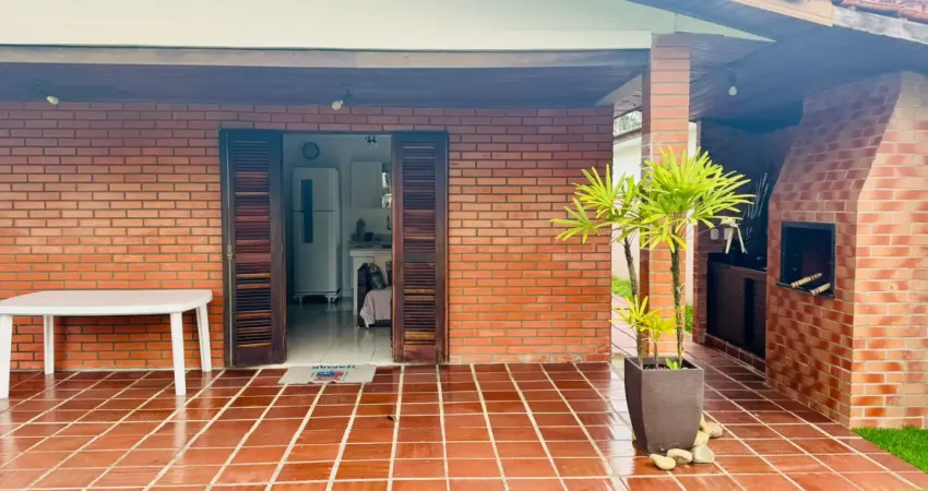 Casa 3 quartos condomínio estoril eliana guaratuba (temporada)