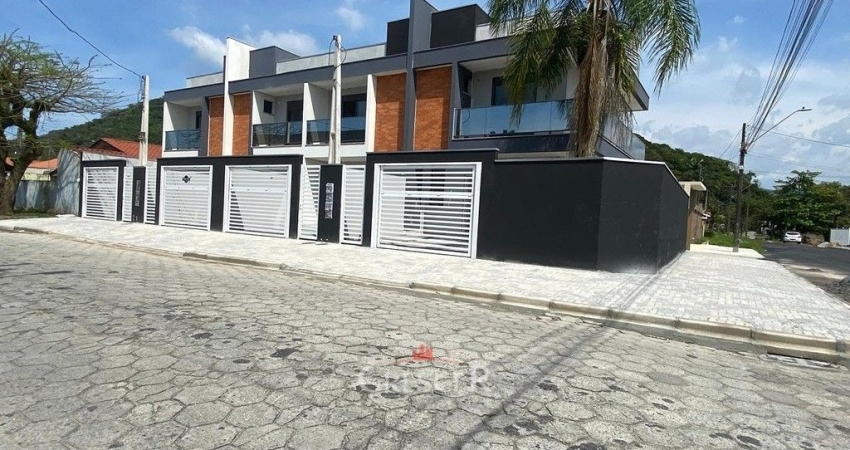 Sobrado para venda com 2 quartos no Centro de Matinhos