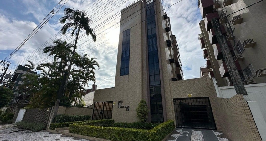 Apartamento com 03 quartos em Caiobá