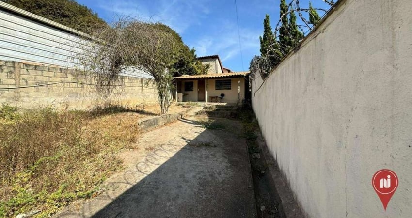 Kitnet com 1 dormitório para alugar, 30 m² por R$ 700,00/mês - Jota - Brumadinho/MG