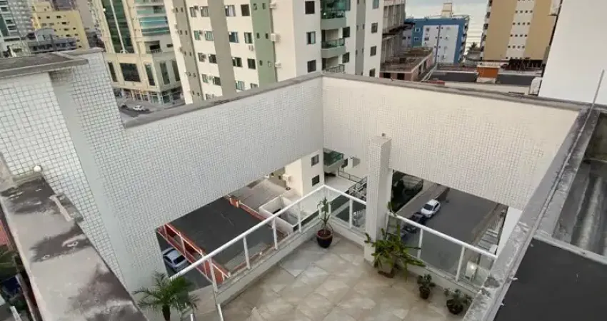 Apartamento duplex no centro de itapema a 80 metros do mar, com projeto aprovado para a parte superior