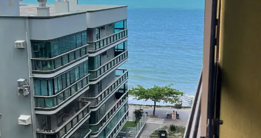 Cobertura lateral ao mar com 4 dormitorios sendo 1 suite master na meia praia