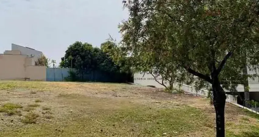 Terreno em condomínio fechado em ótima localização, pronto para construir.