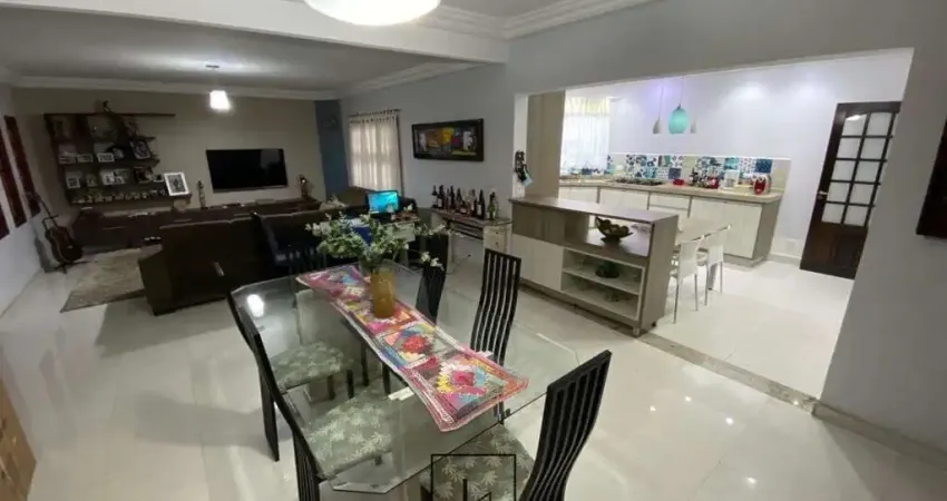 Sobrado à venda com 285m², 3 dormitórios sendo 1 suíte, 5 vagas na vila metalúrgica em santo andré