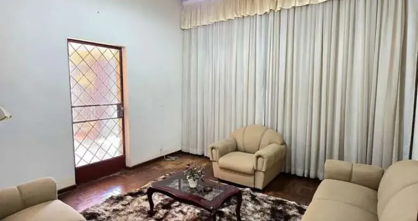Casa para Venda em Barretos, Centro, 4 dormitórios, 1 suíte, 2 banheiros, 2 vagas