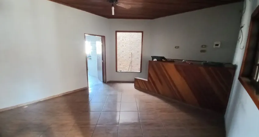 Sobrado c/ 3 quartos, 1 st. no jd. são lourenço. troca por chácara de igual valor.