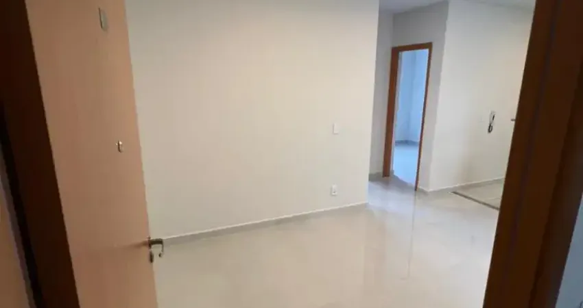 Apartamento com quintal no condomínio serra bonita. a poucos metros da avenida general carneiro.