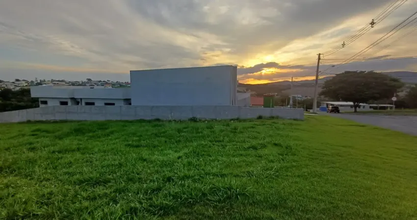 Terreno de 1000 m², 20 x 50 m, no cond. village ipanema em araçoiaba da serra. parte alta do condomínio.
