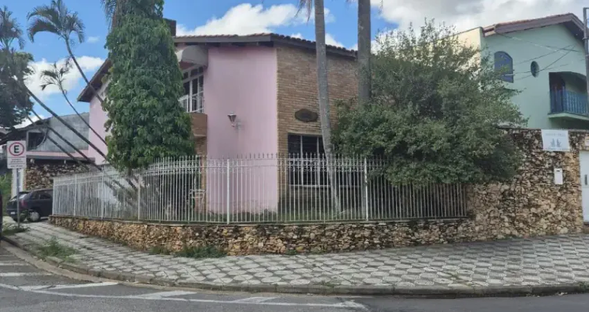 Sobradão de esquina com 5 dormitórios no trujilo. excelente para moradia e comércio.