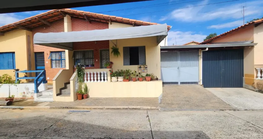 Casa em condomínio na vila fiore. aluga com algumas mobílias. confira.