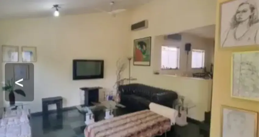 Casa ampla com 4 dormitórios sendo 1 suíte com closet. oportunidade no condomínio granja olga.