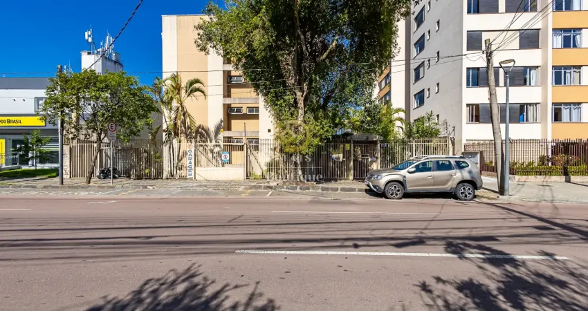 Apartamento em localização estratégica: praticidade, segurança e valorização no centro cívico.