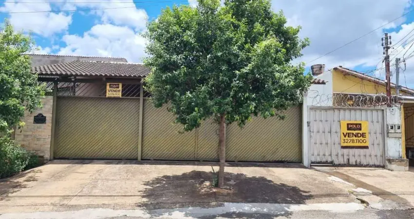 Vende-se duas casas em avenida comercial – jardim américa, goiânia