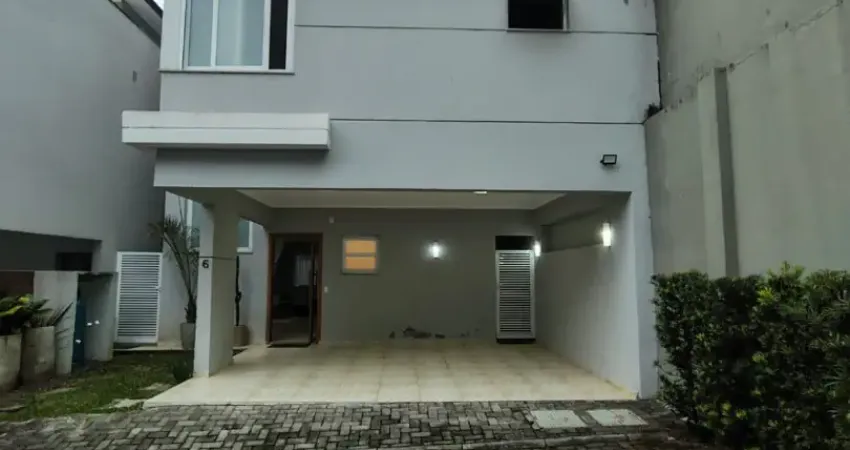 Exuberante sobrado de 2 andares em condimínio alto padrao- vila oliveira