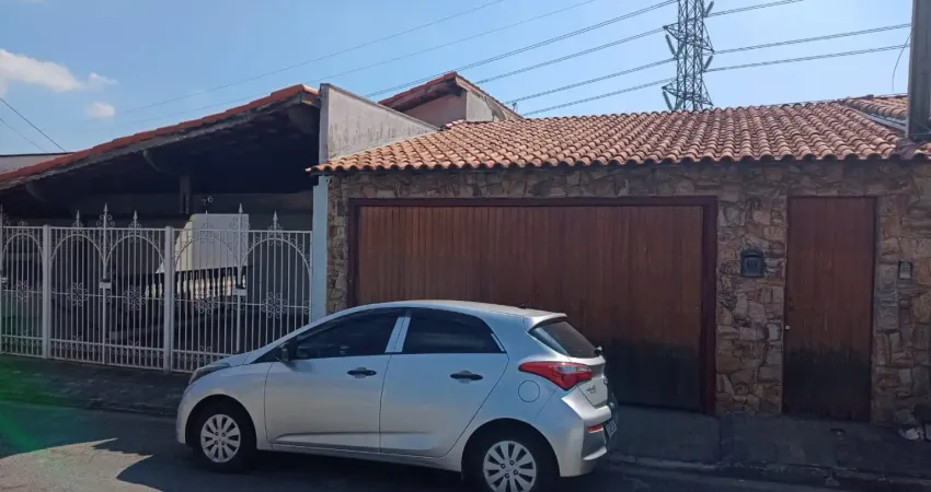 Excemte casa ampla com varios comôdos para locação 2 min do centro