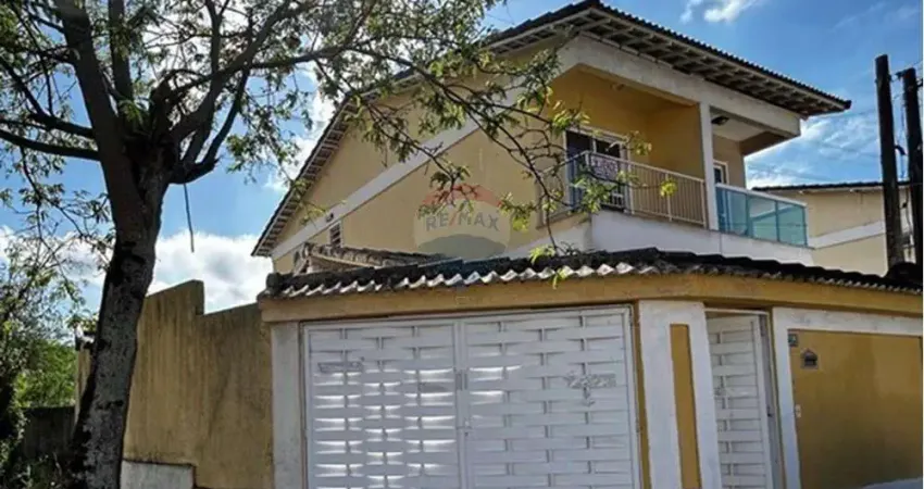 Casa duplex , com 2 quartos, sala, cozinha, banheiro, lavabo, lavanderia e área gourmet, situada no bairro andrea em campo grande.