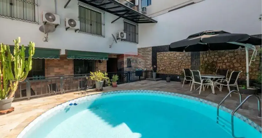 Casa à venda em vista alegre. 4qts com suíte, sala de jantar e estar, area gourmet com pisicna  e churrasqueira.