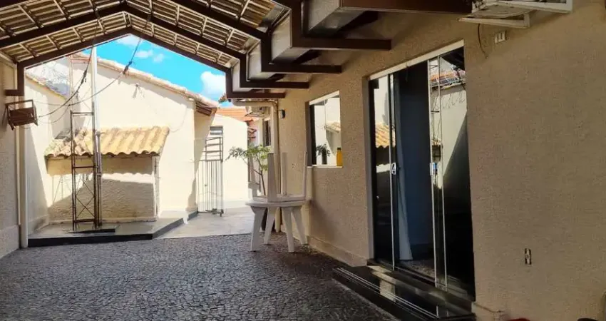 Casa com 3 quartos à venda na Rua Senador Morais Filho, 213, Setor Campinas, Goiânia