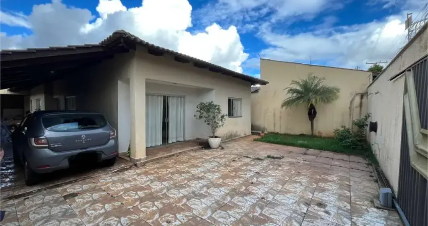 Casa com 3 quartos à venda na Avenida 8 E, 31, Garavelo Residencial Park, Aparecida de Goiânia