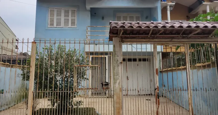 O sobrado azul dos seus sonhos está a venda, completo e bem localizado!