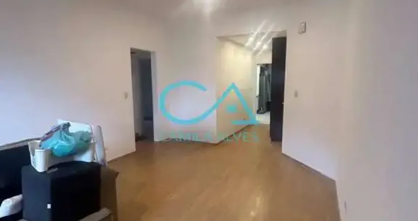 Apartamento de 2 dormitórios com varanda no gonzaga, a uma quadra da praia