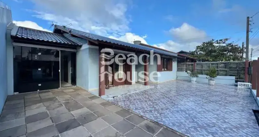 Otima casa com 3 dormitorios sendo uma suíte no bairro nova tramandaí!