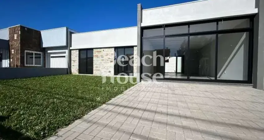 Casa conceito em nova tramandaí,linda casa espaço amplo desing diferenciado .