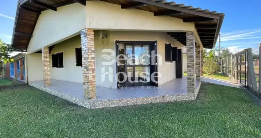 Casa localizada em tramandaí próximo ao centrinho de nova tramandaí.