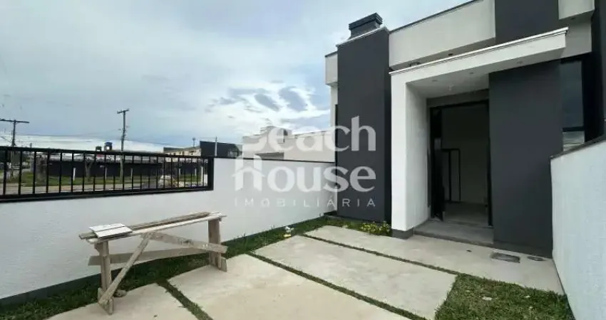 Charmosa casa geminada localizada na nova tramandaí, região de moradores!!