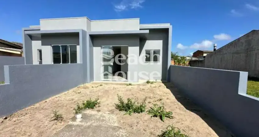 Casa geminada com dois dormitorios no bairro indianopolis!