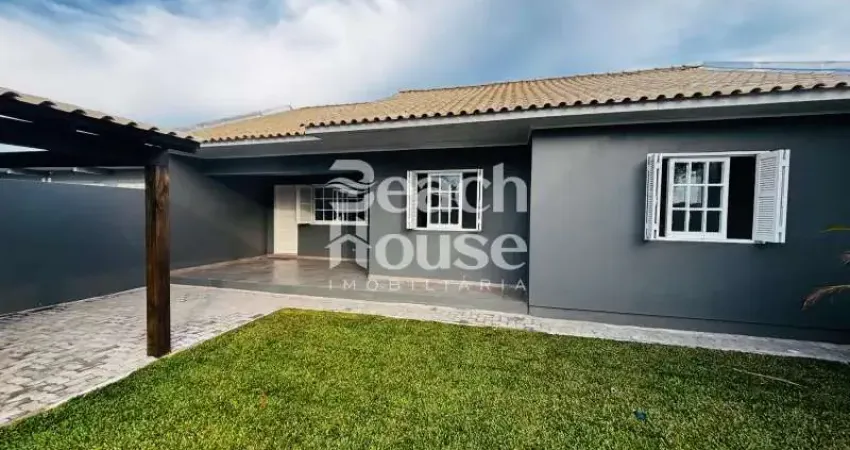 Linda casa no centrinho de nova tramandaí, com sala e cozinha  integrada !!!!