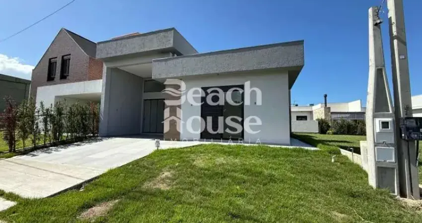 Casa de alto padrão em condomínio fechado – 4 suítes, espaço gourmet completo e porcelanato de primeira !!!