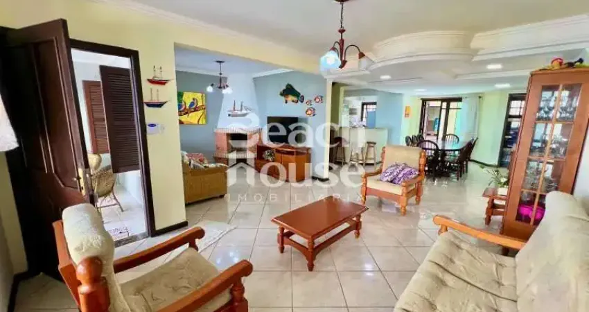 Duplex no centro de tramandaí, a poucos metros do mar! semi mobiliado!