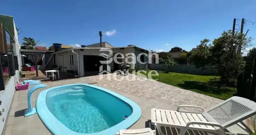 Casa semi mobiliada! próxima a avenida principal, e com fácil acesso ao mar!