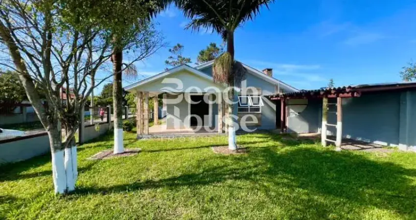 Casa em avenida asfaltada!! a poucas quadras do centrinho de nova tramandaí!