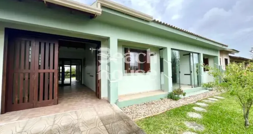 Casa com anexo, próxima ao centro de tramandaí! terreno maior que o padrão!