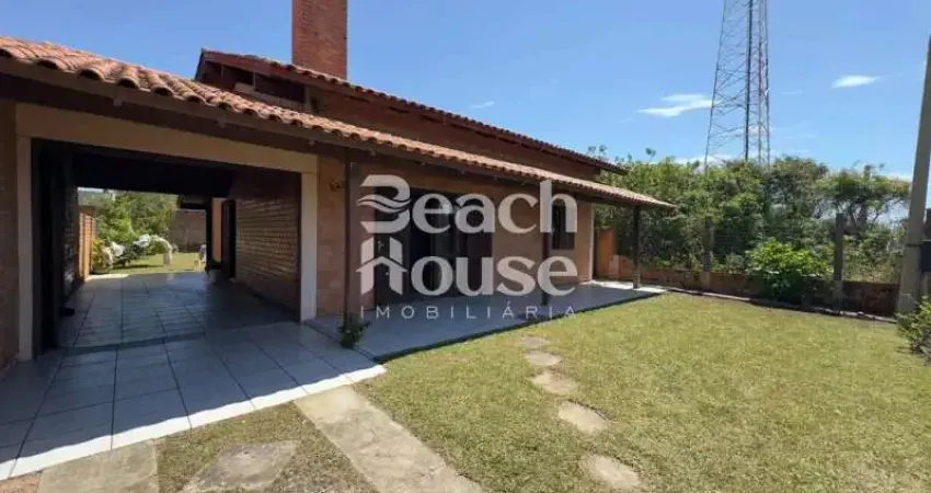 Ótima casa no centro de imbé! com fácil acesso aos comércios!