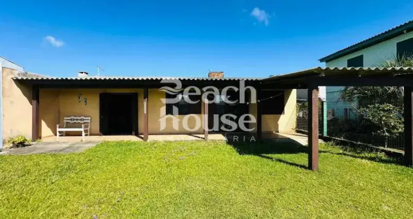 Casa a poucas quadras do mar! fica semi mobiliada, e avalia carro no negócio.