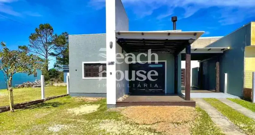 Linda casa em nova tramandaí! pertinho do asfalto, facilitando o acesso ao mar!