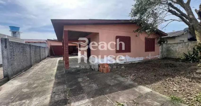 Ótima casa com anexo, em terreno maior que o padrão! próxima ao mar! região super tranquila!