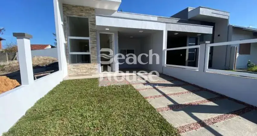 Linda casa muito bem localizada na cidade de tramandaí, com moradores locais !!