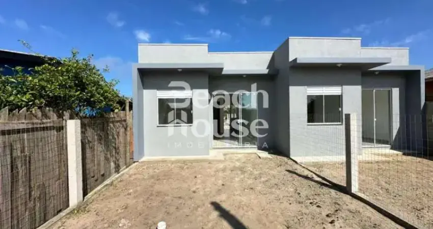 Casa geminada com dois dormitorios no bairro indianopolis!