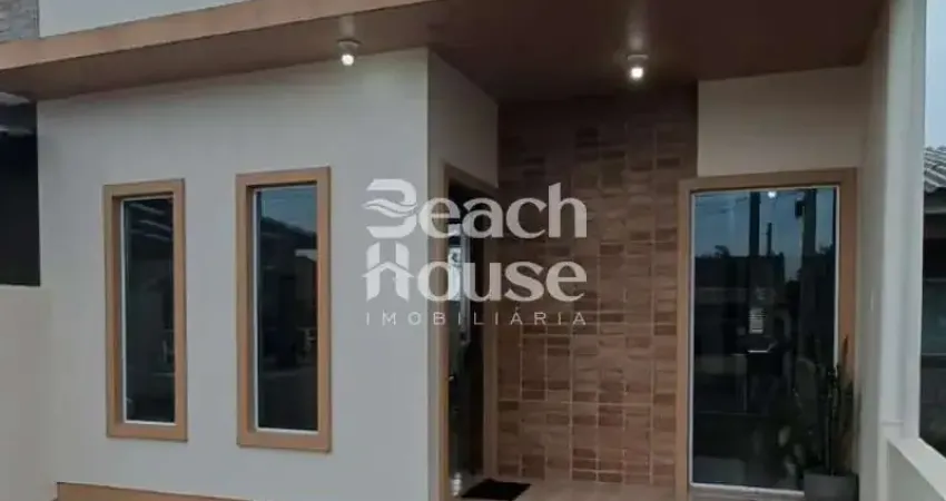 Linda geminada com piscina e móveis sob medida! localizada em bairro de moradores fixos!