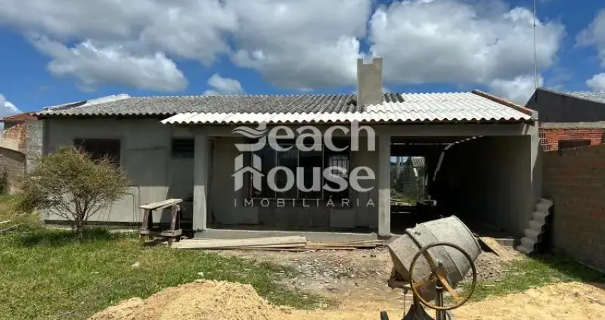 Casa toda reformada, localizada próximo ao centrinho! pertinho do asfalto!