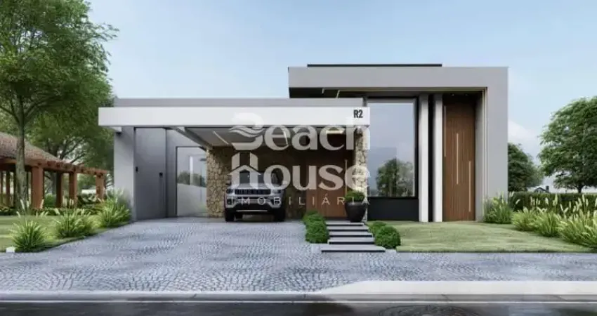 Lindíssima casa em construção! localizada a poucos passos do mar!