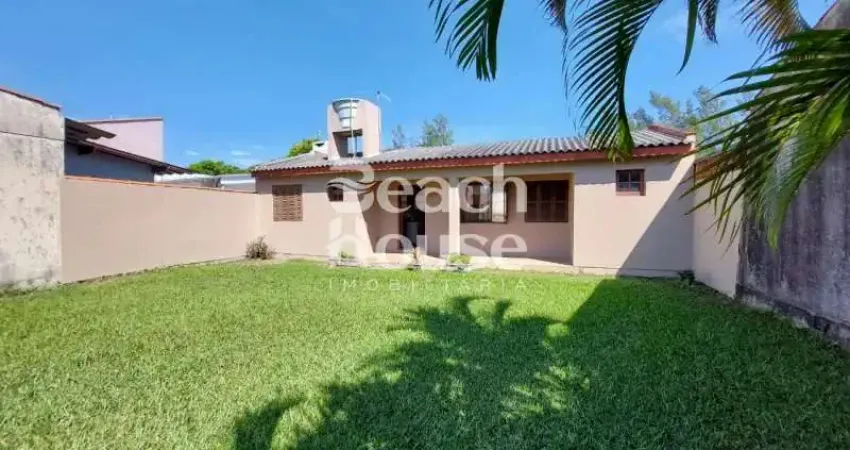 Ótima casa próxima ao mar, por menos de 300 mil! fica semi mobiliada!